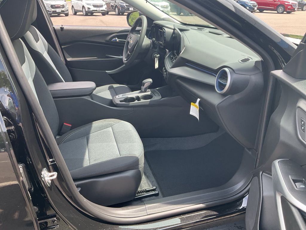 Vehicle image 12 of 28