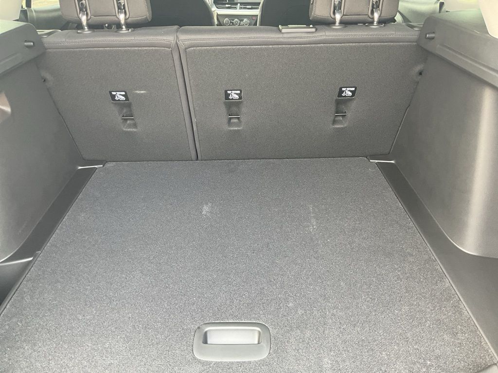 Vehicle image 9 of 28