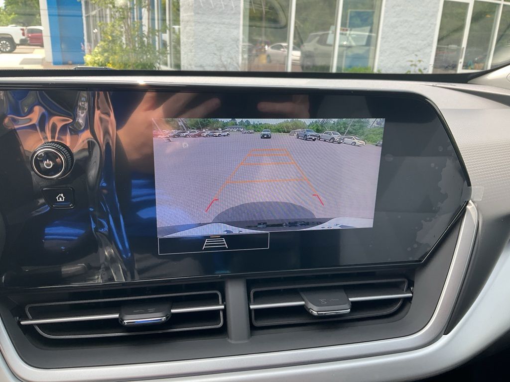 Vehicle image 16 of 28