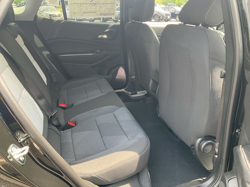 Vehicle image 11 of 28