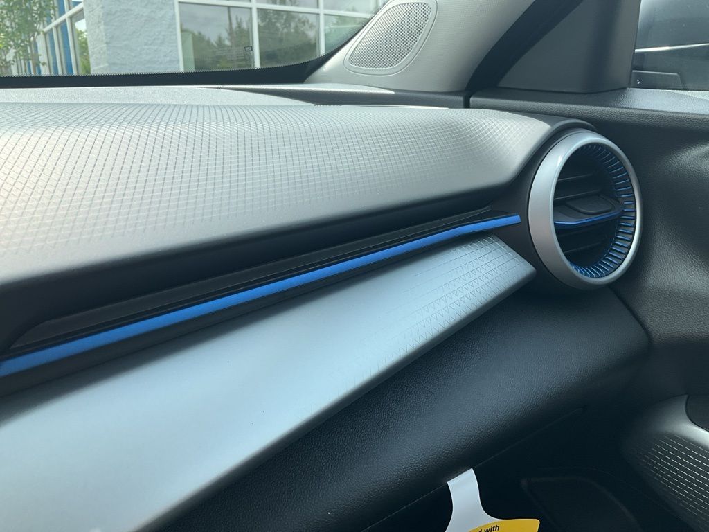 Vehicle image 26 of 28
