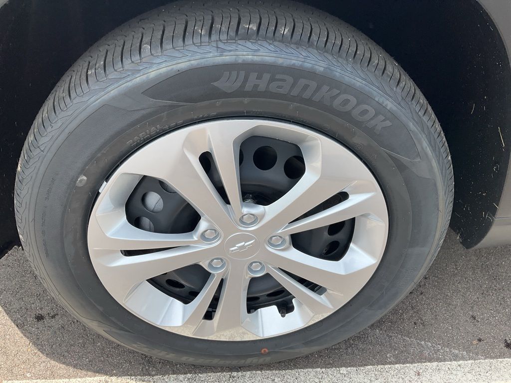 Vehicle image 8 of 28