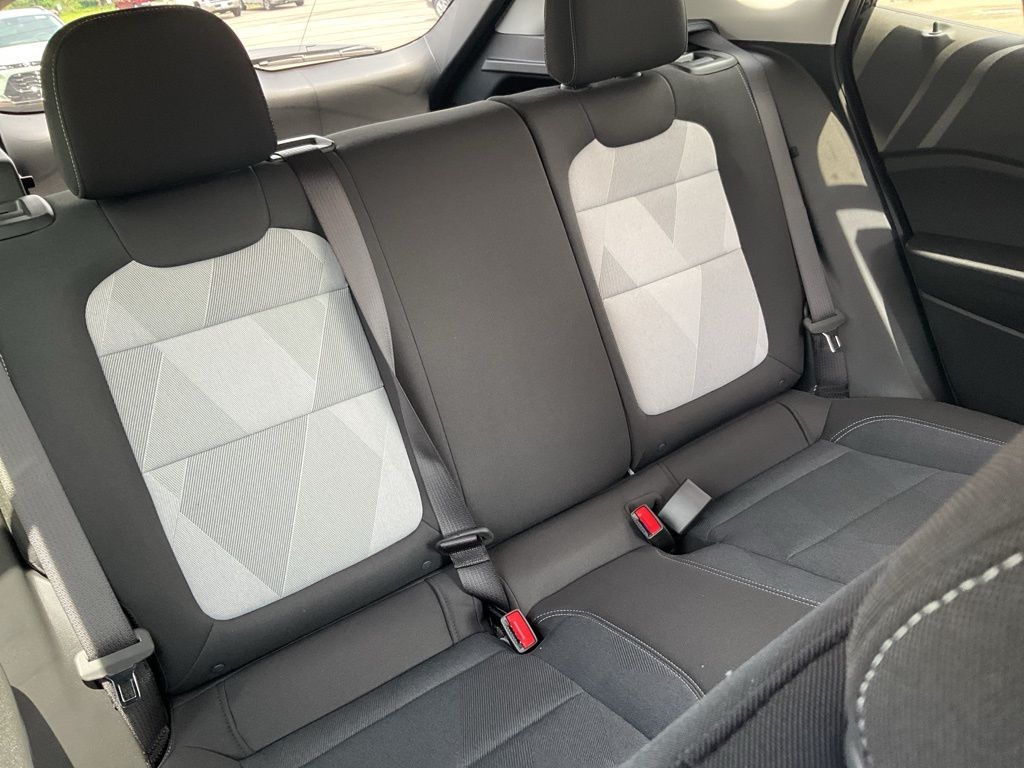 Vehicle image 10 of 28