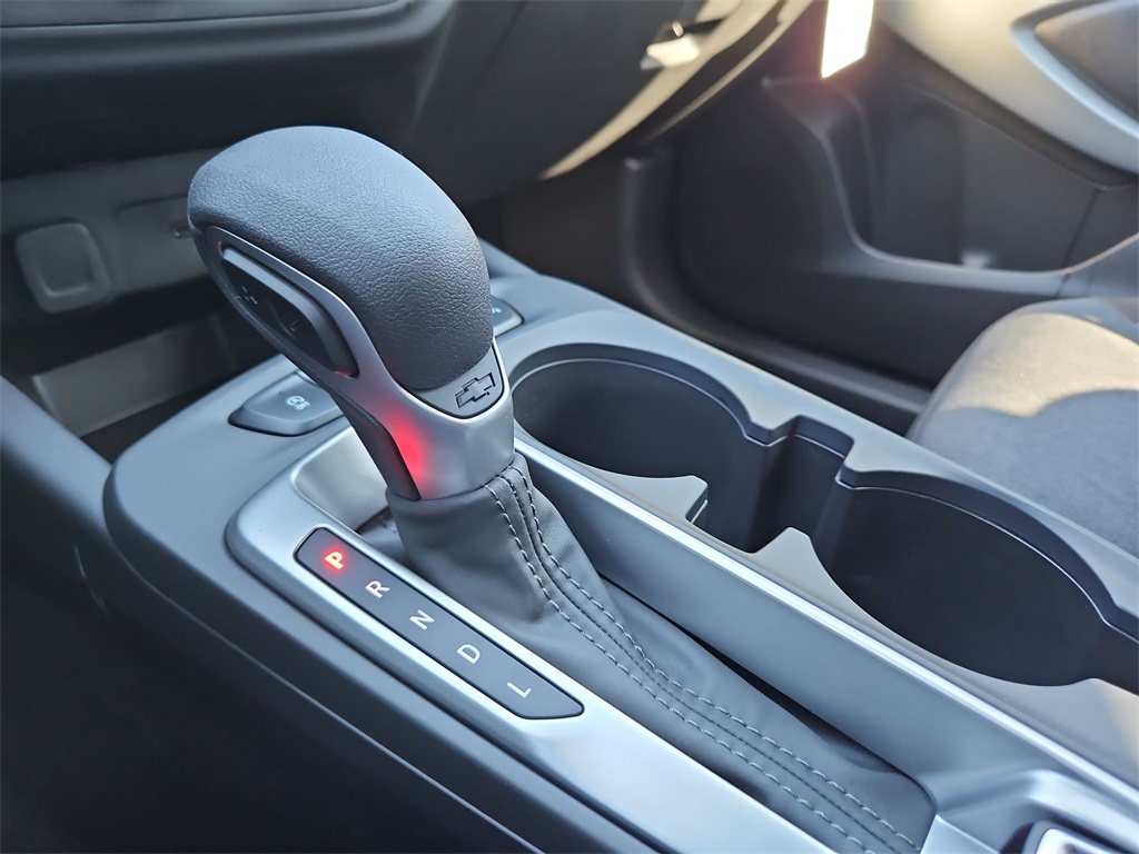 2025 Chevrolet Trax LS Image 14 of 26