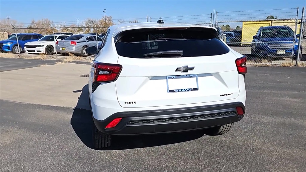 2025 Chevrolet Trax LS Image 8 of 26