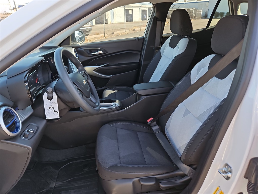 2025 Chevrolet Trax LS Image 16 of 26