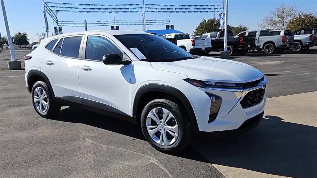 2025 Chevrolet Trax LS Image 5 of 26