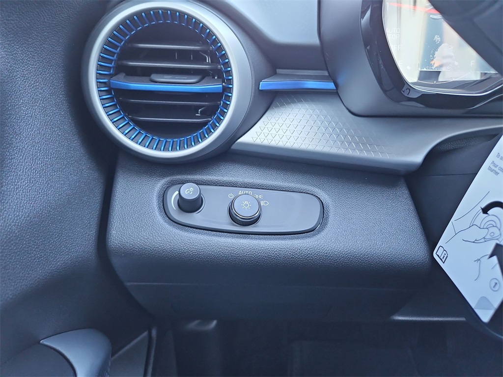 2025 Chevrolet Trax LS Image 15 of 26