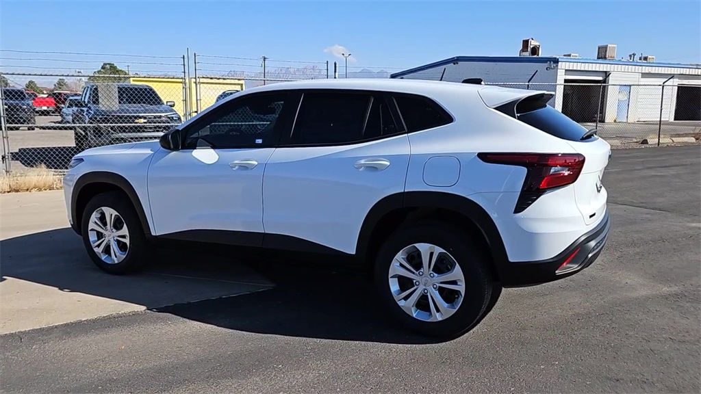 2025 Chevrolet Trax LS Image 9 of 26