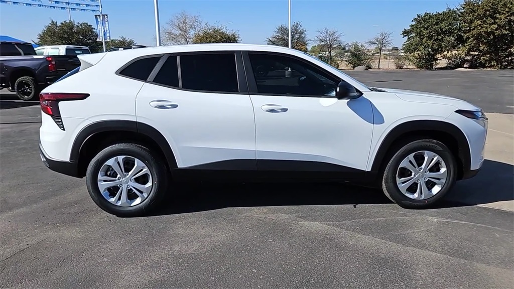 2025 Chevrolet Trax LS Image 6 of 26