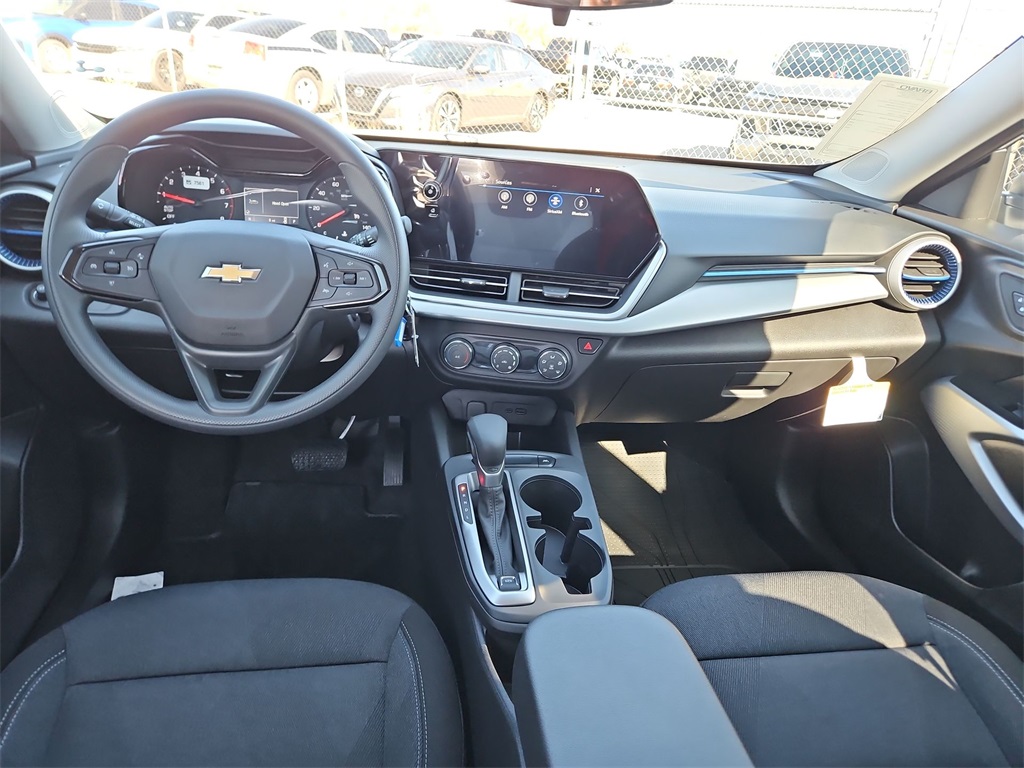 2025 Chevrolet Trax LS Image 17 of 26