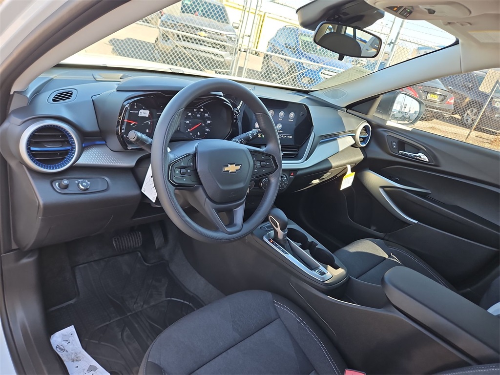 2025 Chevrolet Trax LS Image 10 of 26