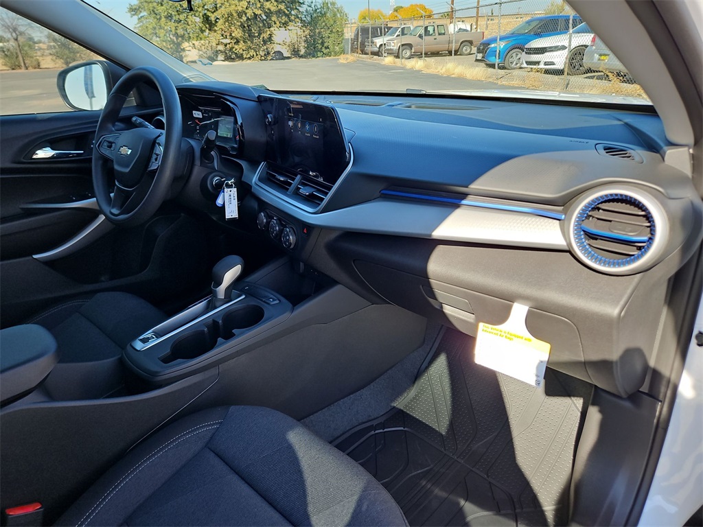 2025 Chevrolet Trax LS Image 21 of 26