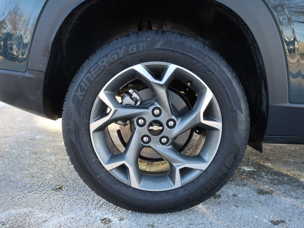 2025 Chevrolet Trax LT Image 9 of 36