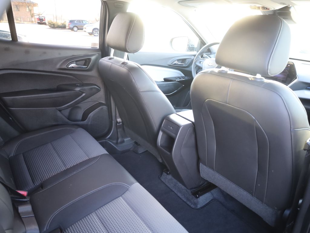 2025 Chevrolet Trax LT Image 11 of 36