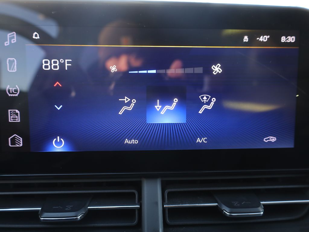 2025 Chevrolet Trax LT Image 33 of 36