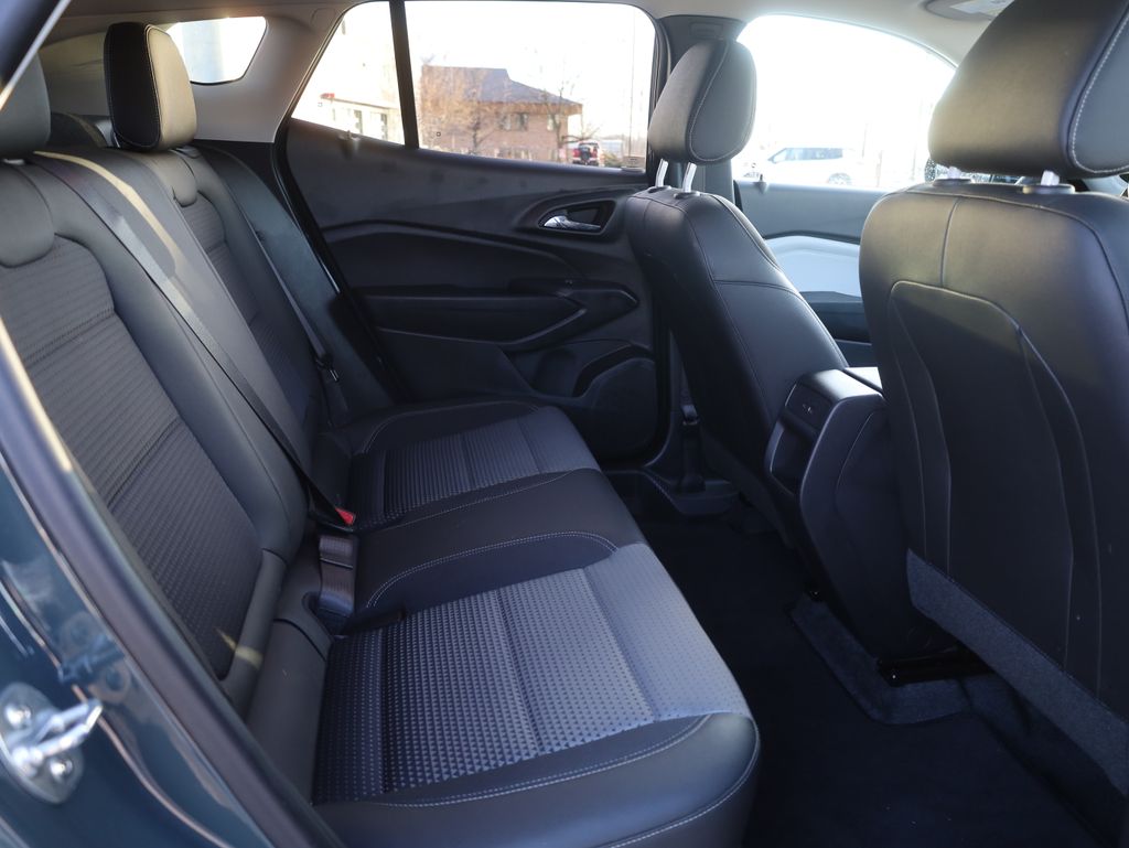 2025 Chevrolet Trax LT Image 12 of 36