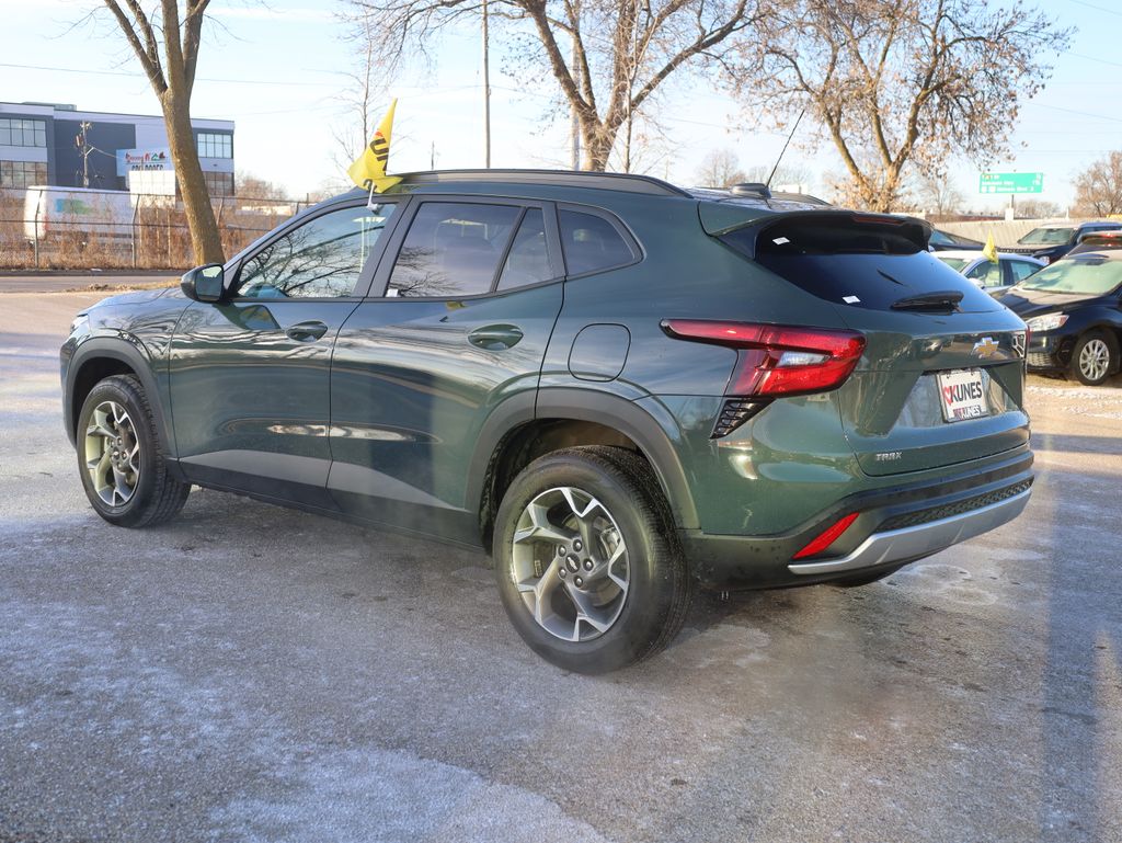 2025 Chevrolet Trax LT Image 7 of 36