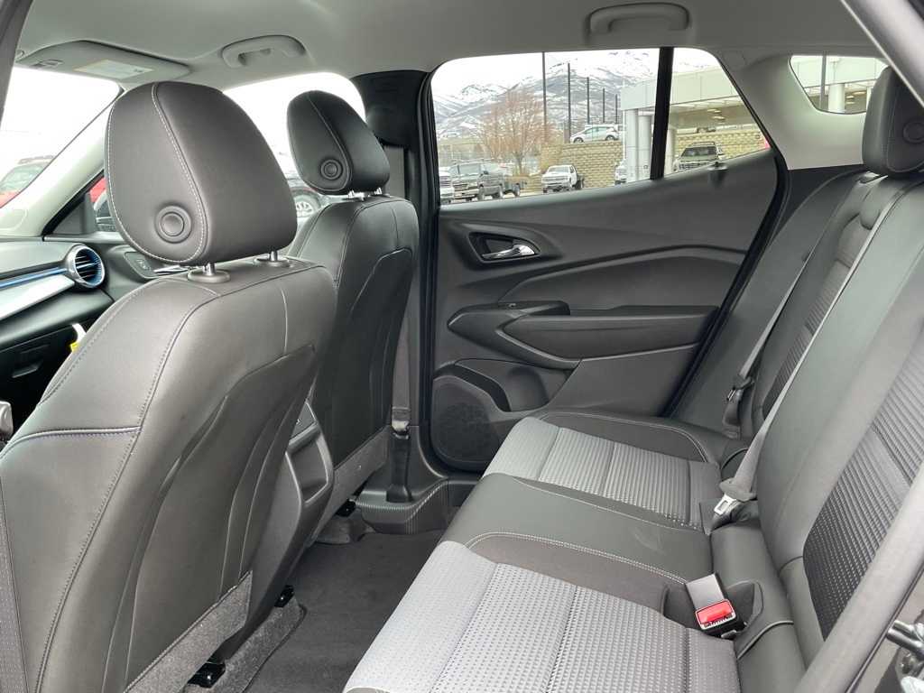 Vehicle image 27 of 64