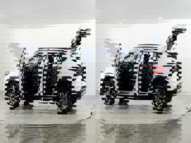 2025 Chevrolet Trax LT Image 14 of 45