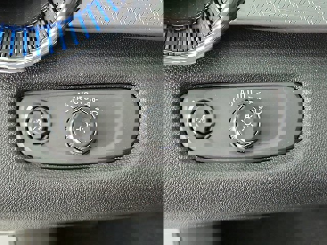 2025 Chevrolet Trax LT Image 32 of 45