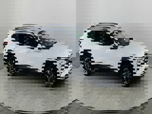 2025 Chevrolet Trax LT Image 6 of 45