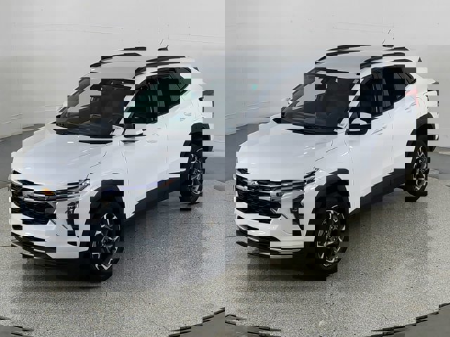 2025 Chevrolet Trax LT Image 3 of 45