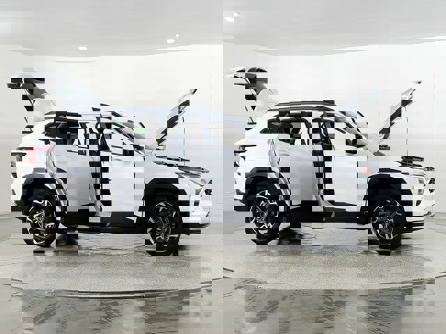 2025 Chevrolet Trax LT Image 8 of 45