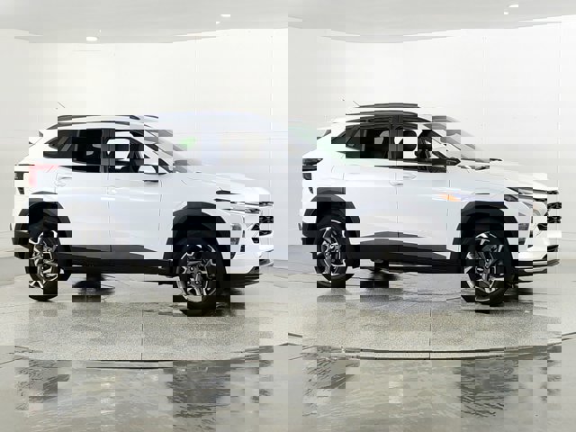 2025 Chevrolet Trax LT Image 7 of 45