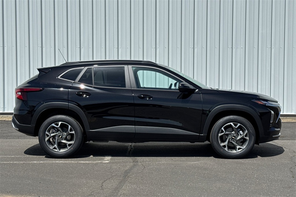 Vehicle image 4 of 24