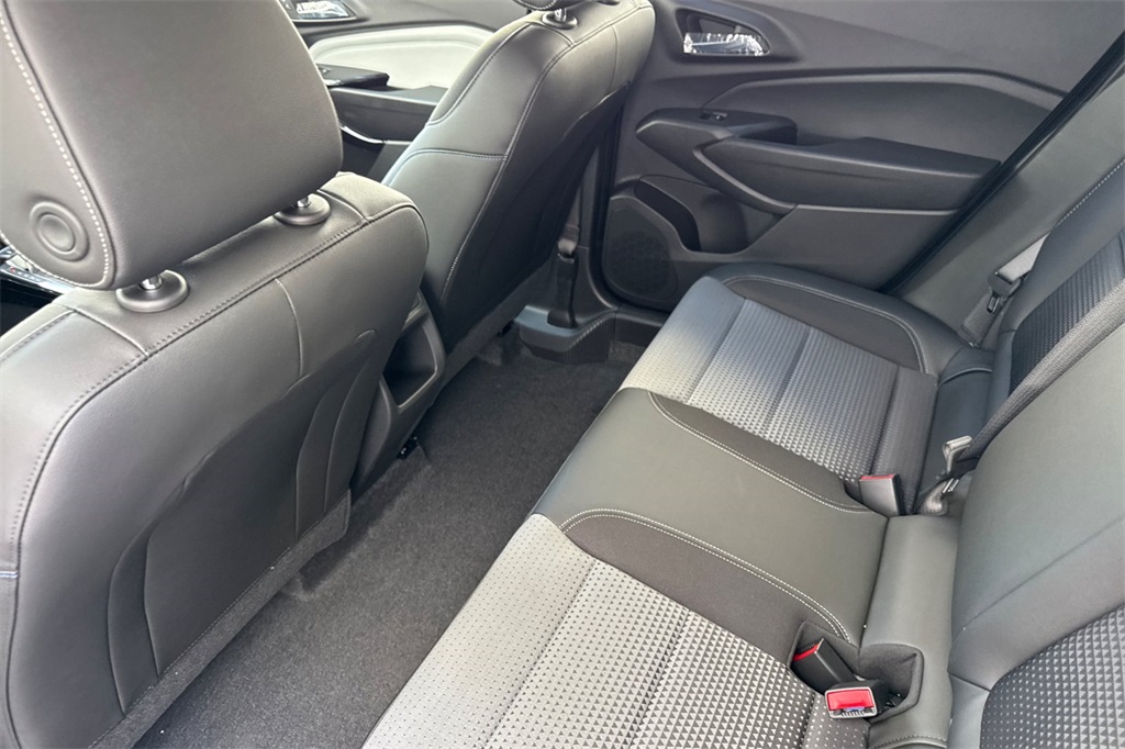 Vehicle image 9 of 24
