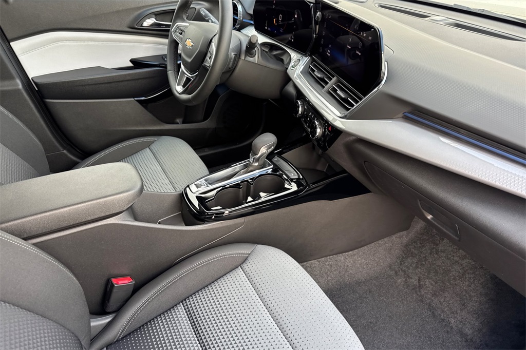 Vehicle image 14 of 24