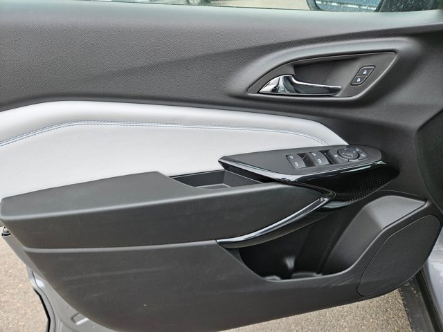 Vehicle image 14 of 25