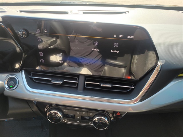 2025 Chevrolet Trax LT Image 12 of 15