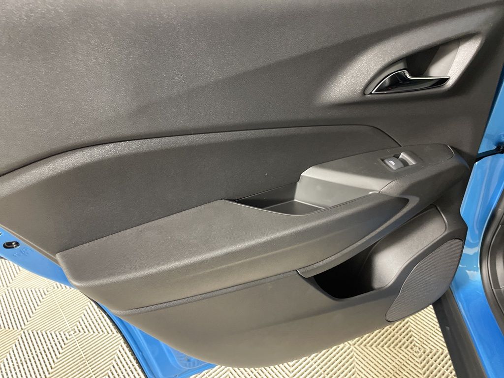 Vehicle image 43 of 52