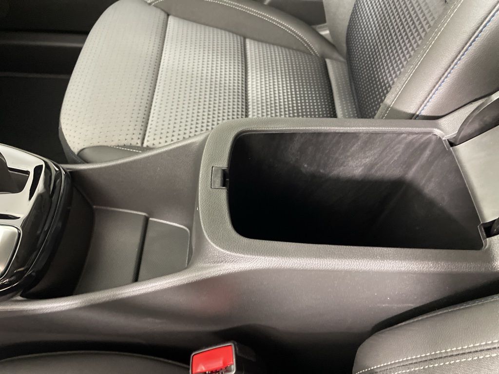 Vehicle image 40 of 52