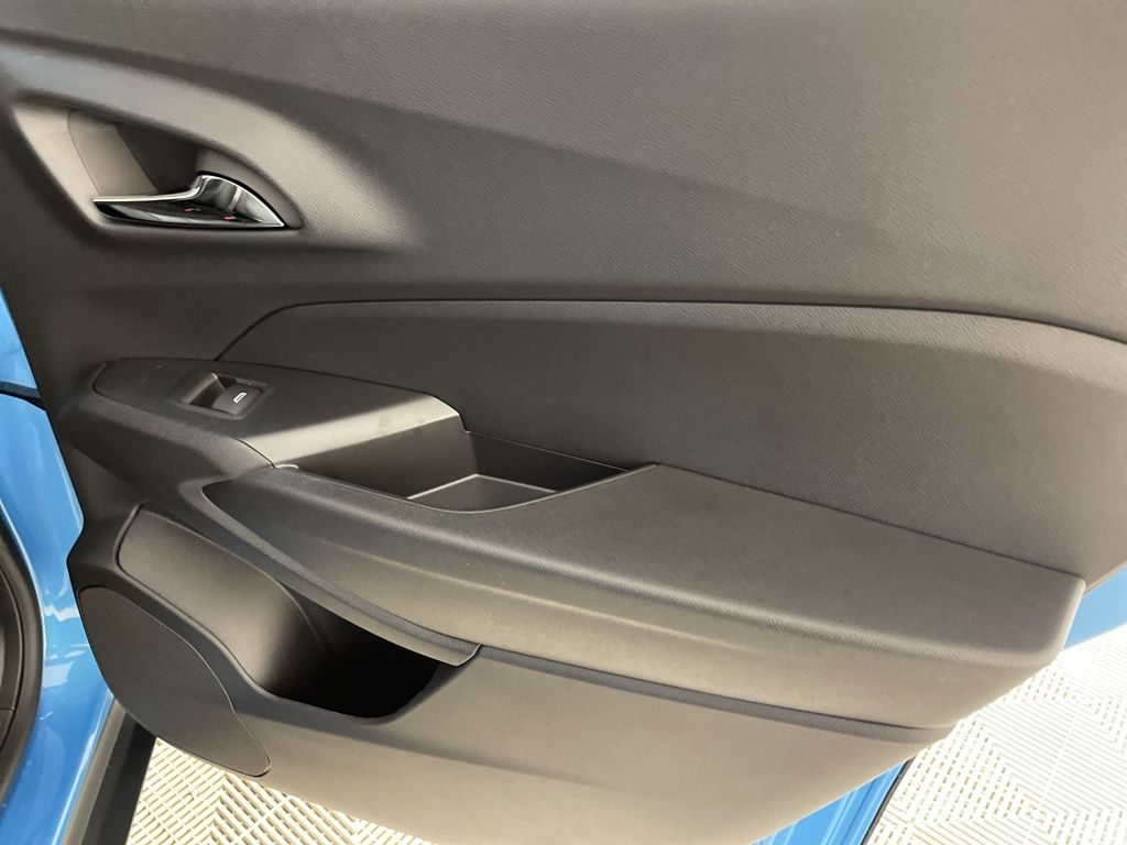 Vehicle image 46 of 52