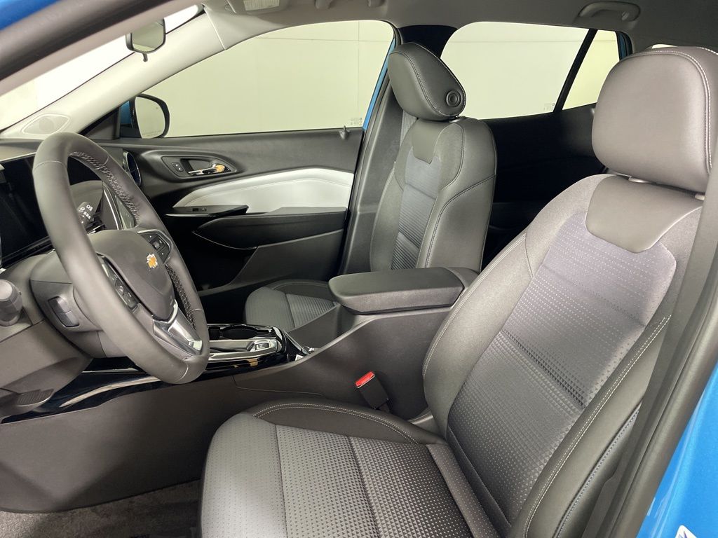 Vehicle image 24 of 52