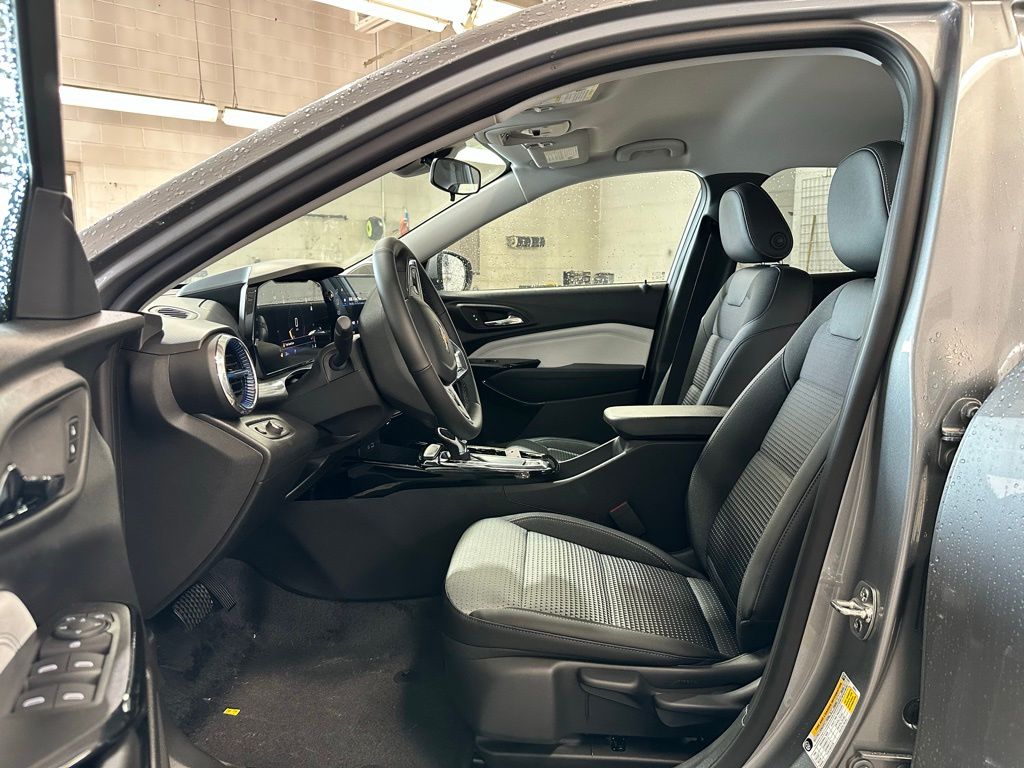 Vehicle image 9 of 25