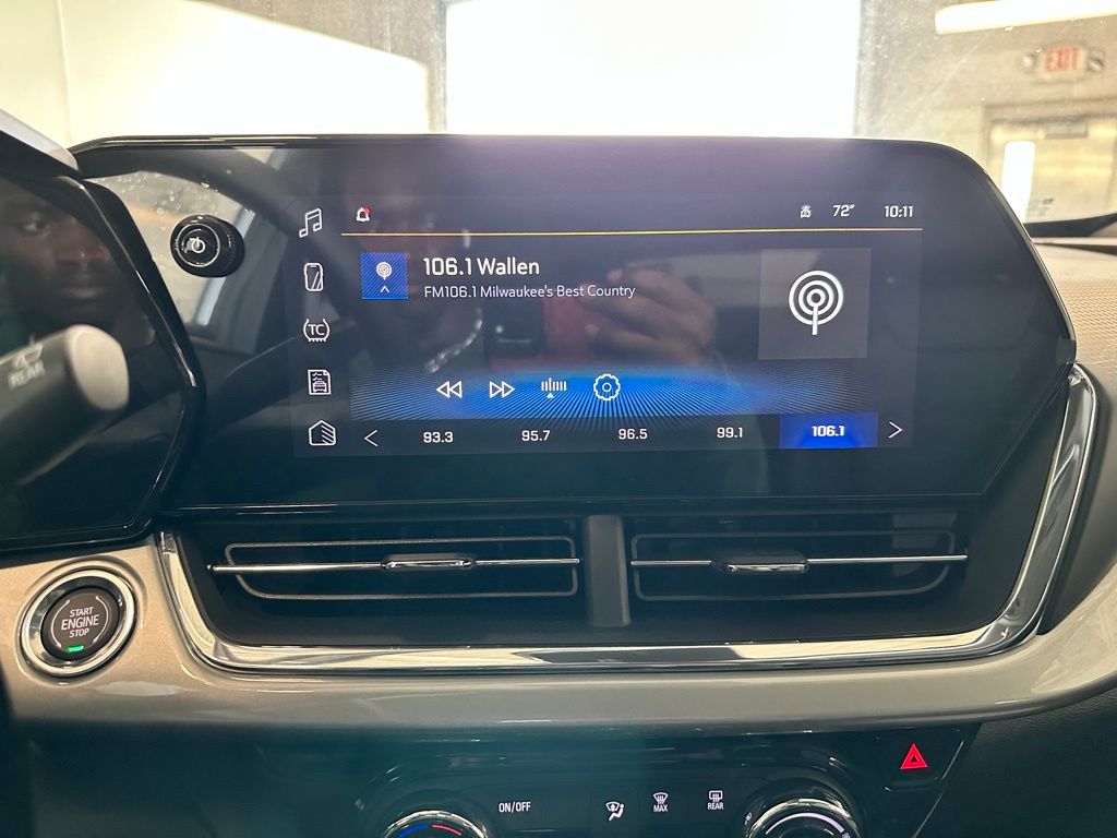 Vehicle image 13 of 25