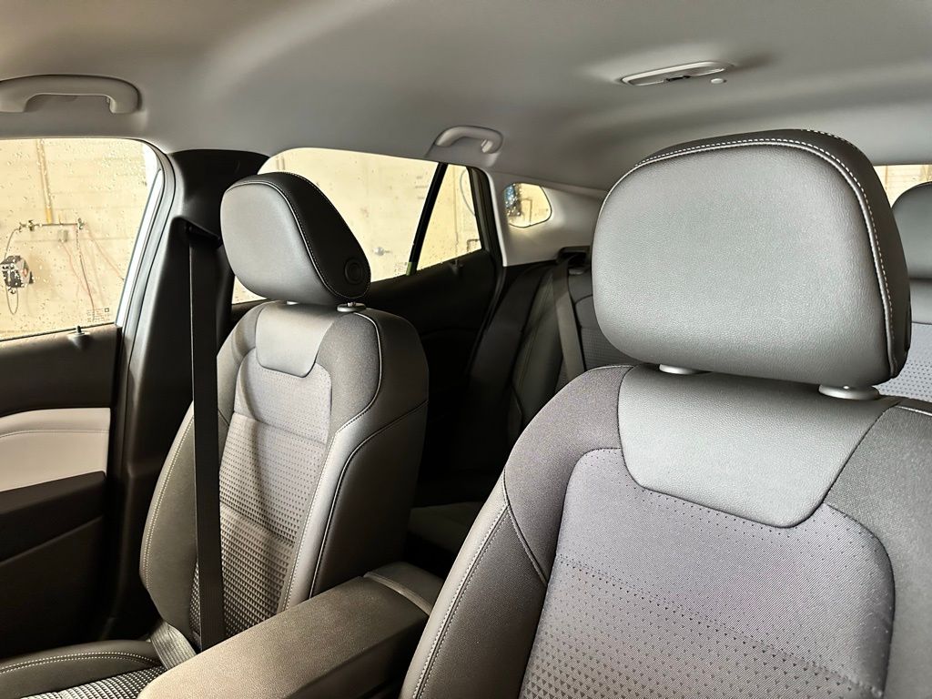 Vehicle image 8 of 25