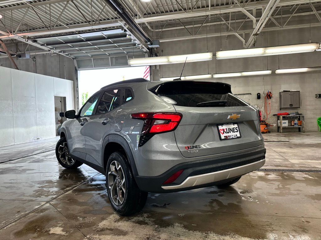Vehicle image 4 of 25