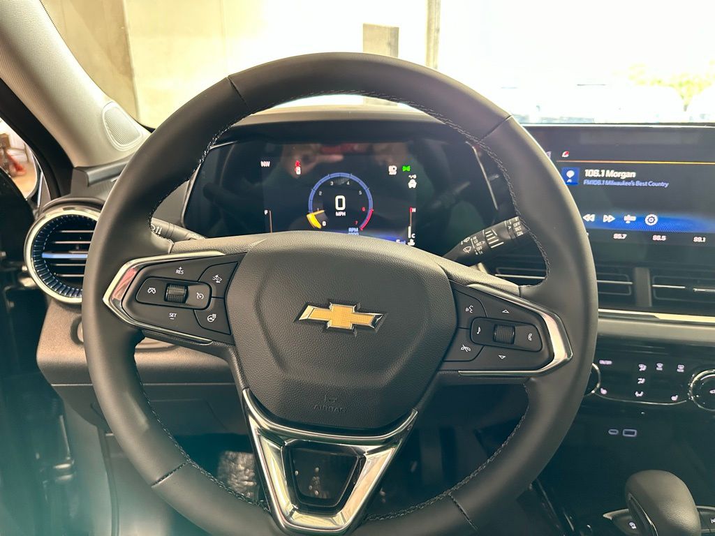 Vehicle image 10 of 25