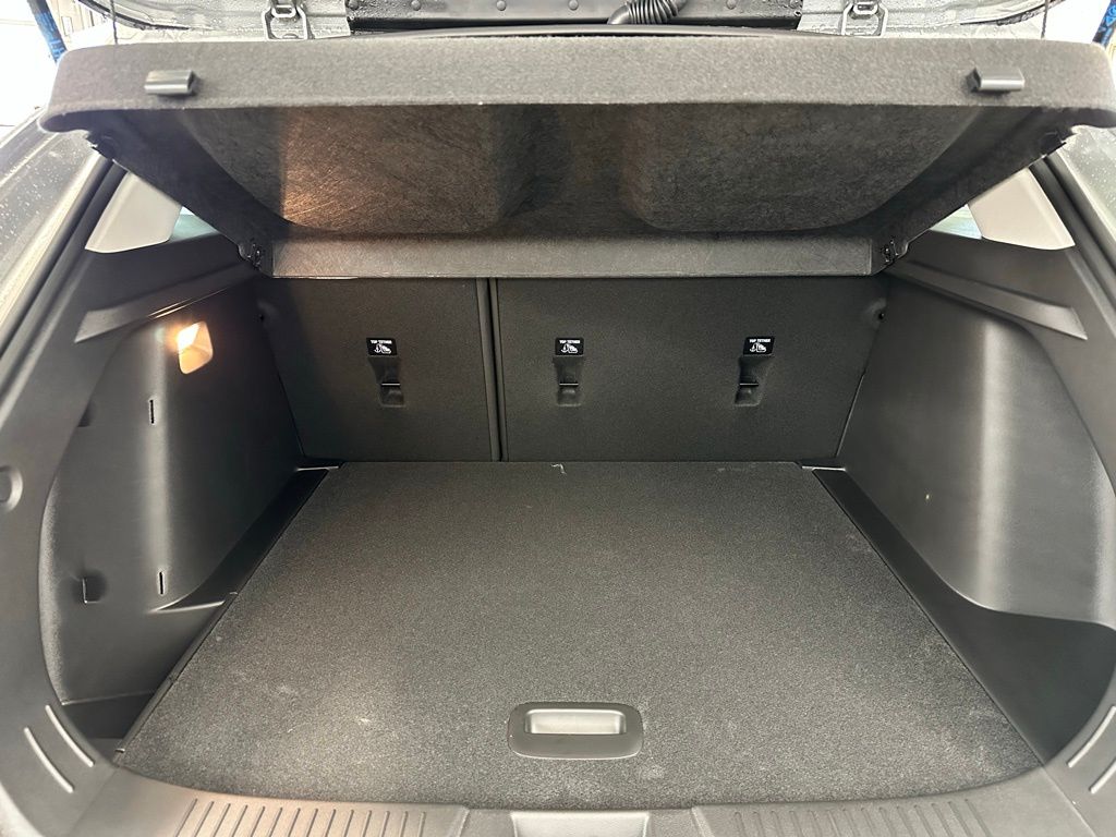 Vehicle image 6 of 25
