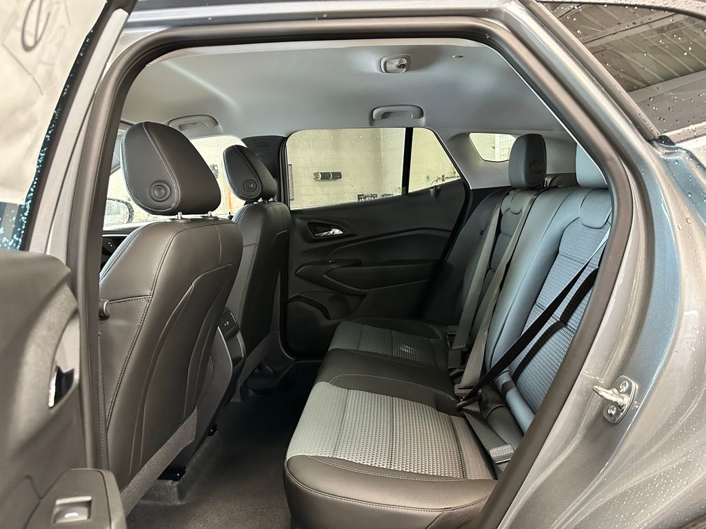 Vehicle image 16 of 25