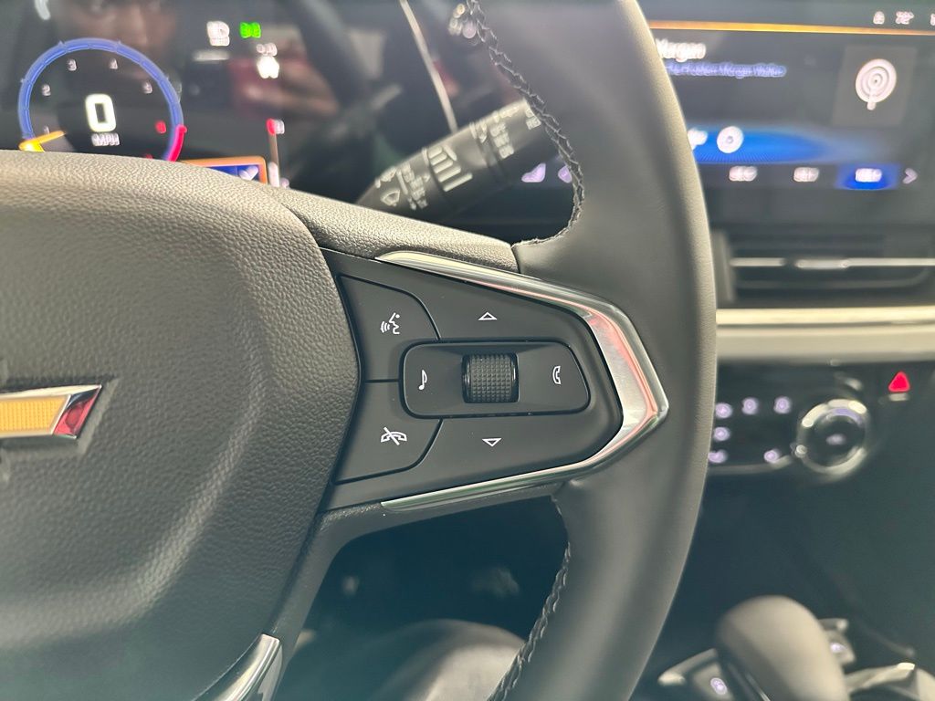 Vehicle image 17 of 25