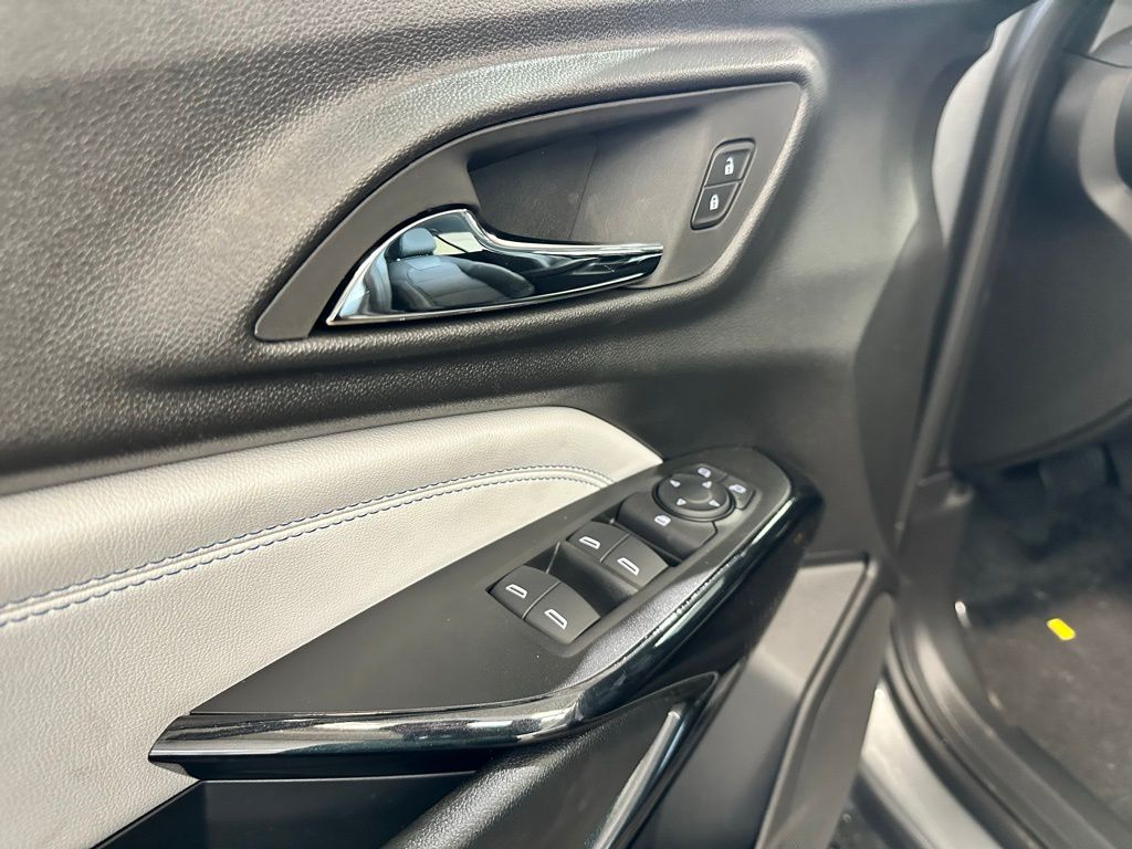 Vehicle image 15 of 25