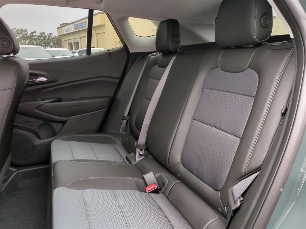 Vehicle image 13 of 33