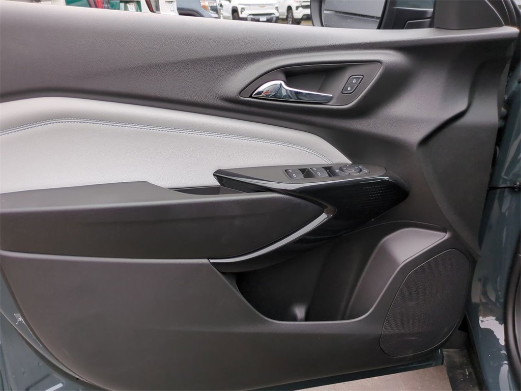 Vehicle image 25 of 33