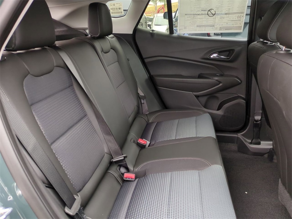 Vehicle image 15 of 33